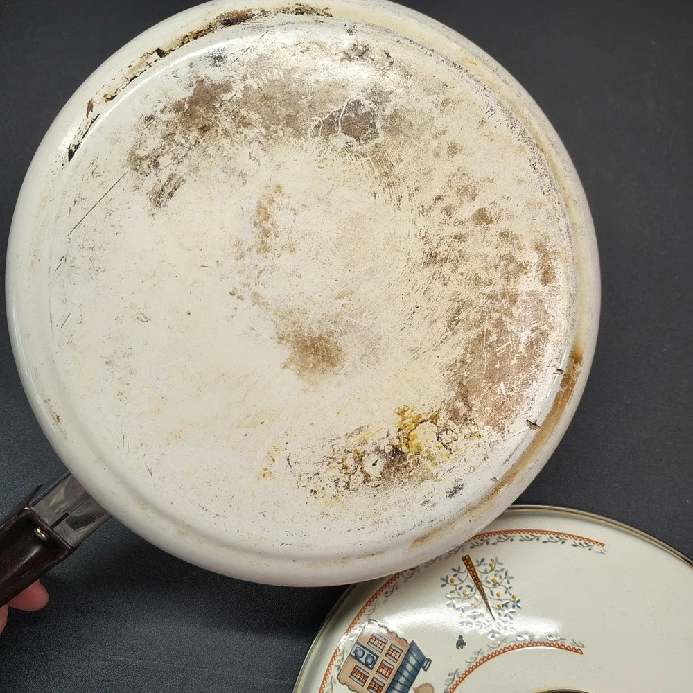 Vintage Rare Enamel Skillet8 Inch Cream (Cottagecore Folk Art)